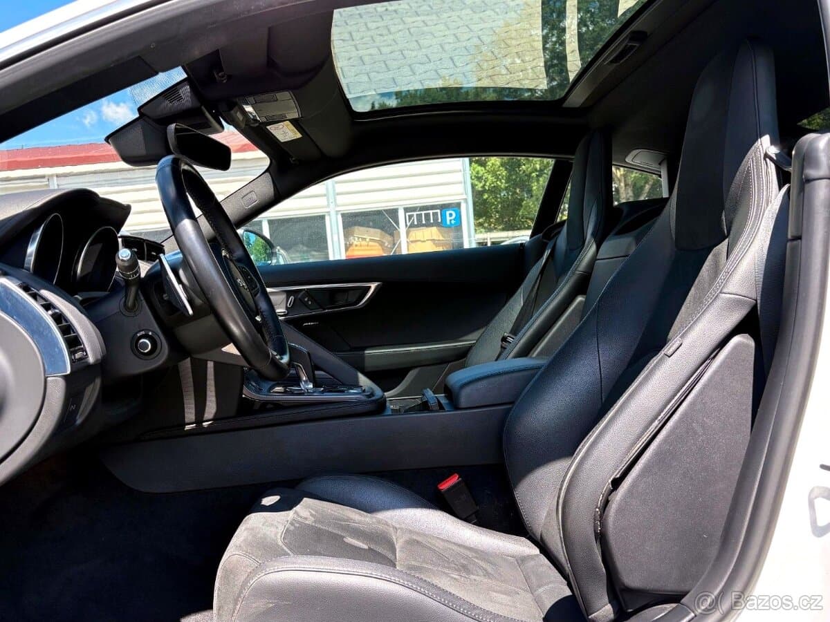 2019 Jaguar F-TYPE - 9