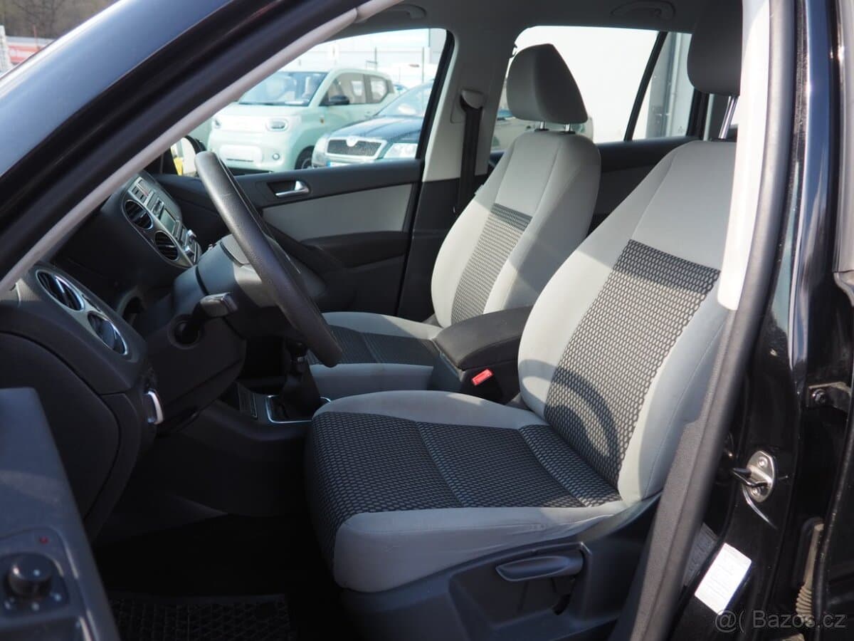 2010 Volkswagen TIGUAN - 9