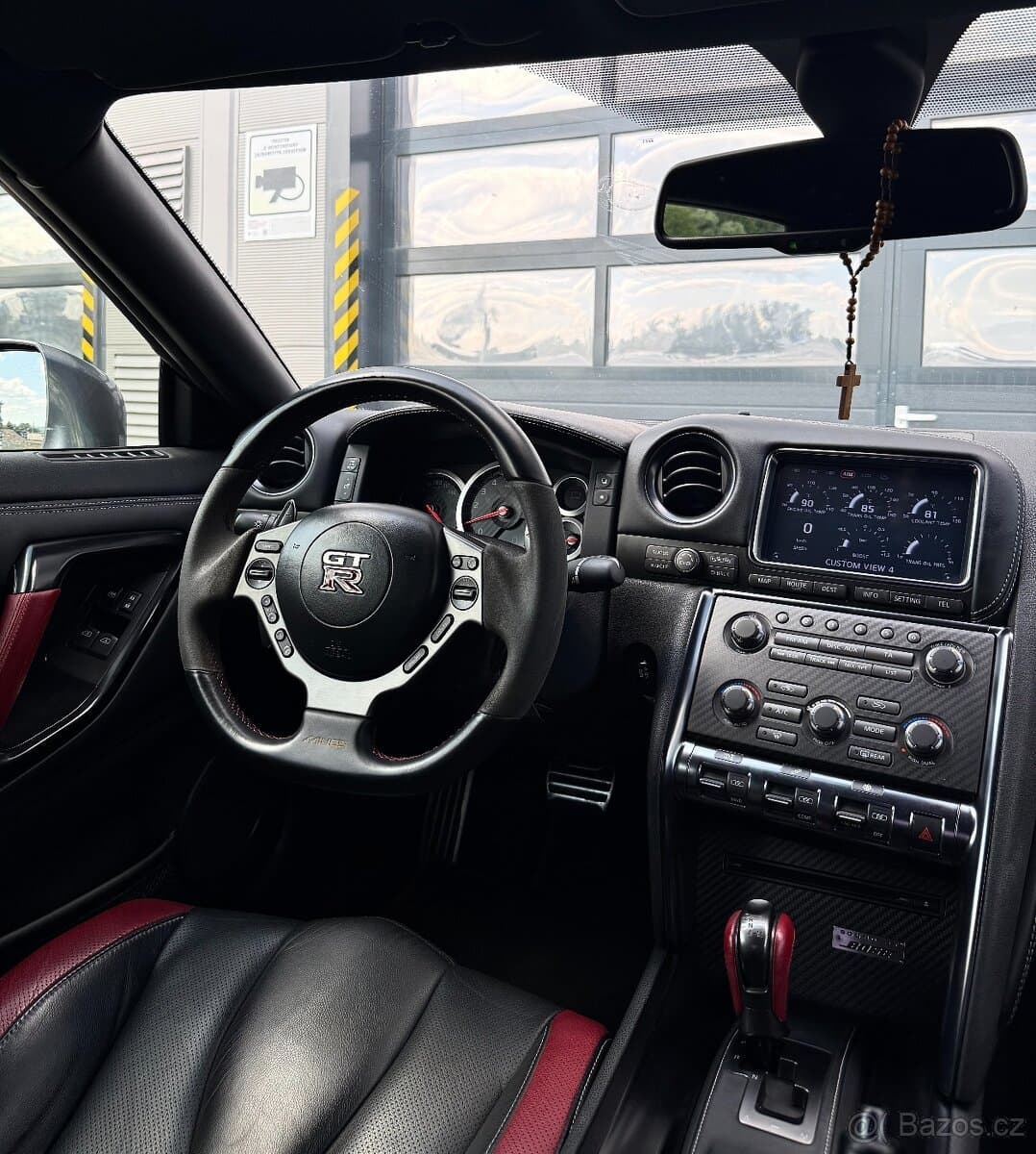 2015 Nissan GT-R - 9