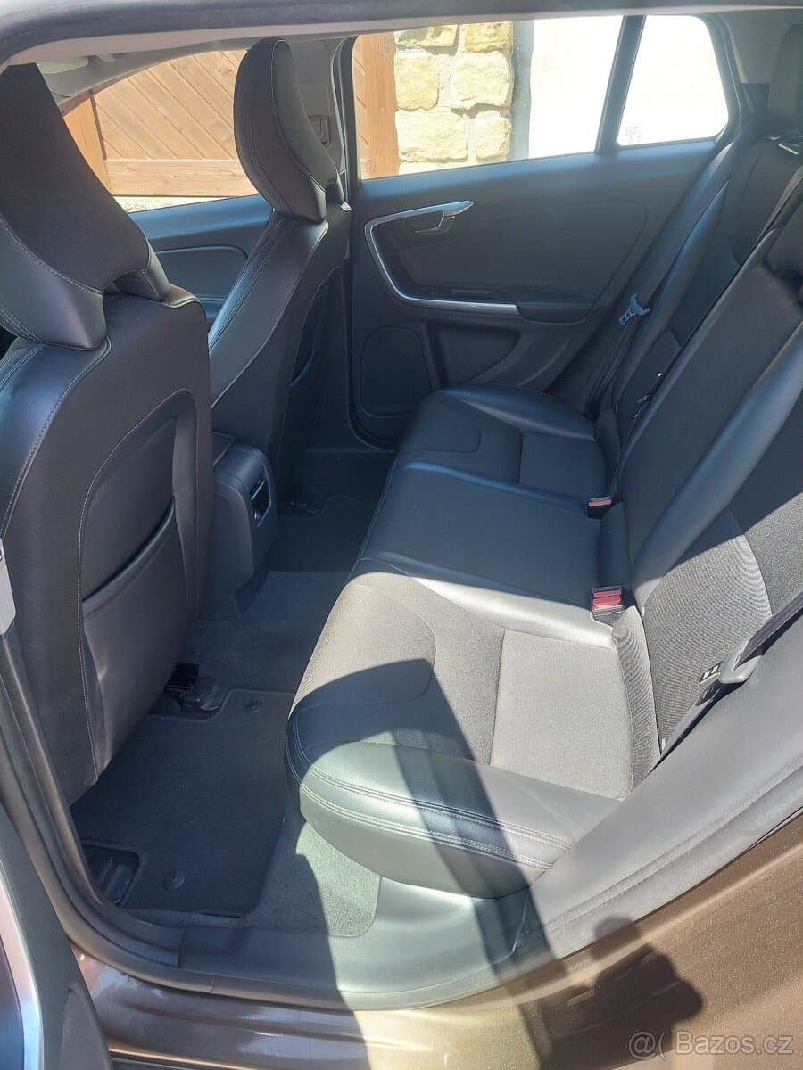 2017 Volvo V60 - 9
