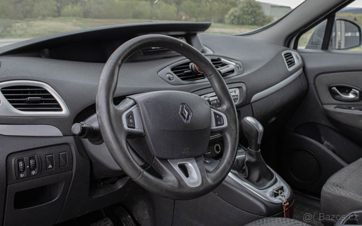 2011 Renault SCENIC - 9