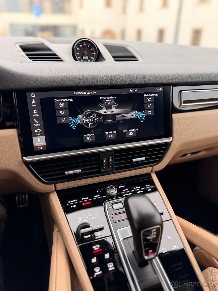 2018 Porsche CAYENNE - 9