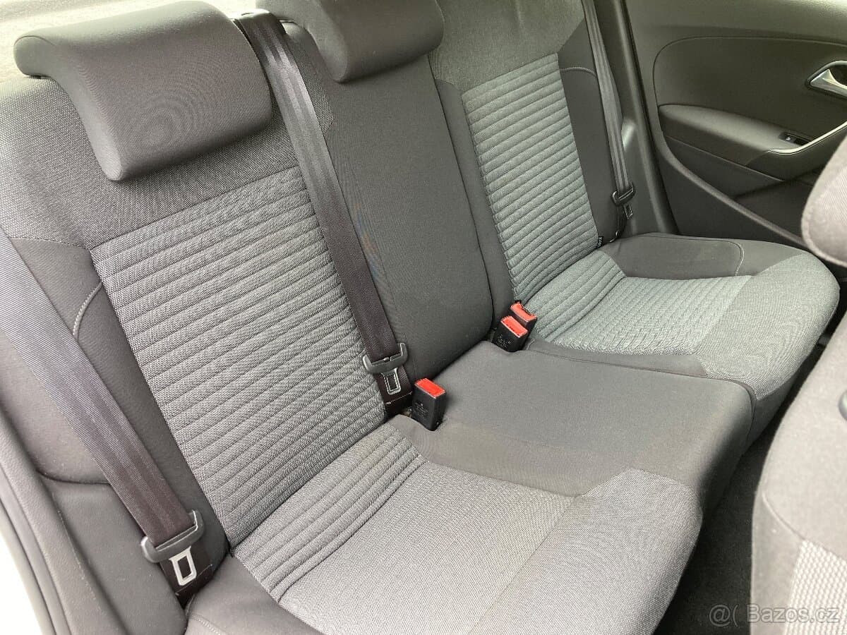 2012 Volkswagen POLO - 9