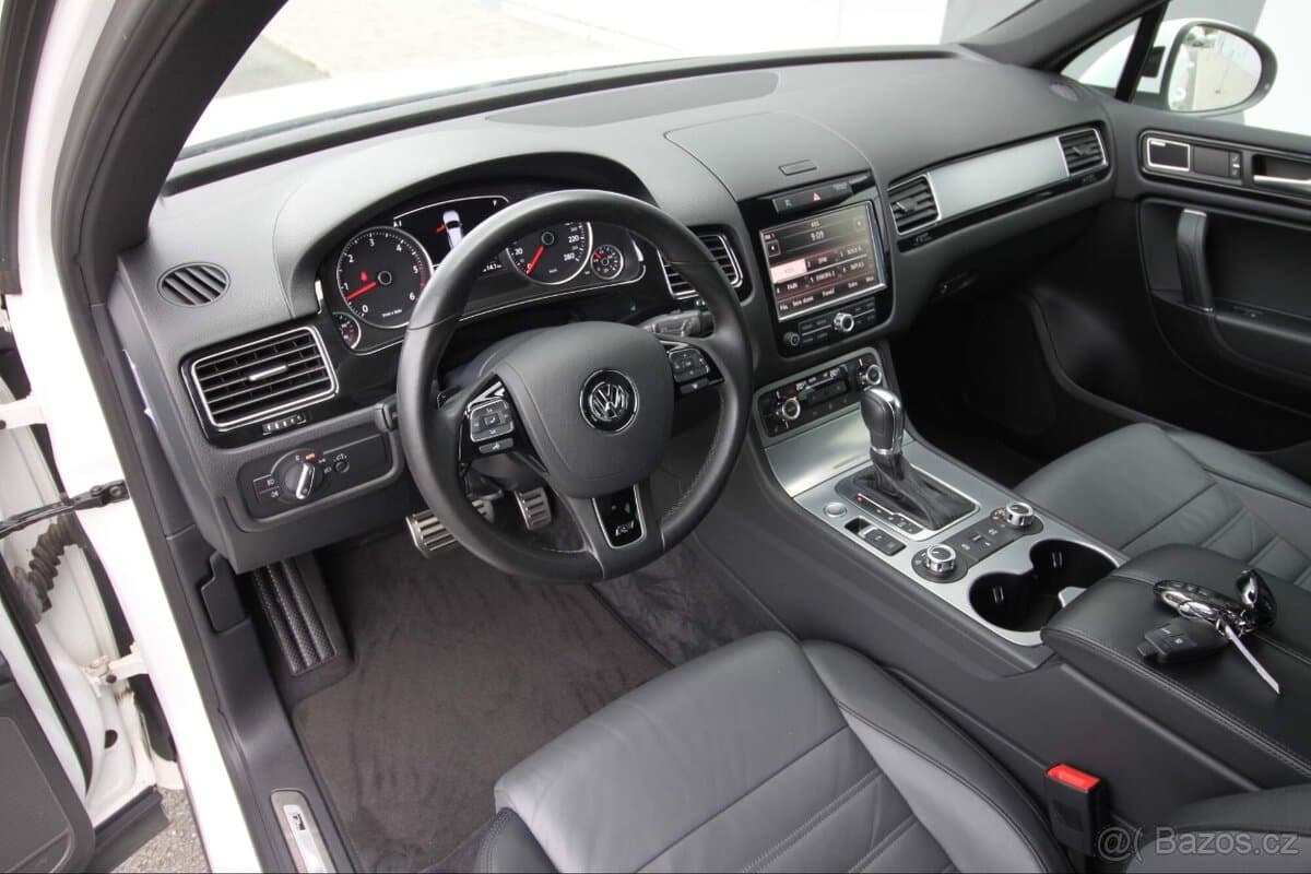 2013 Volkswagen TOUAREG - 9