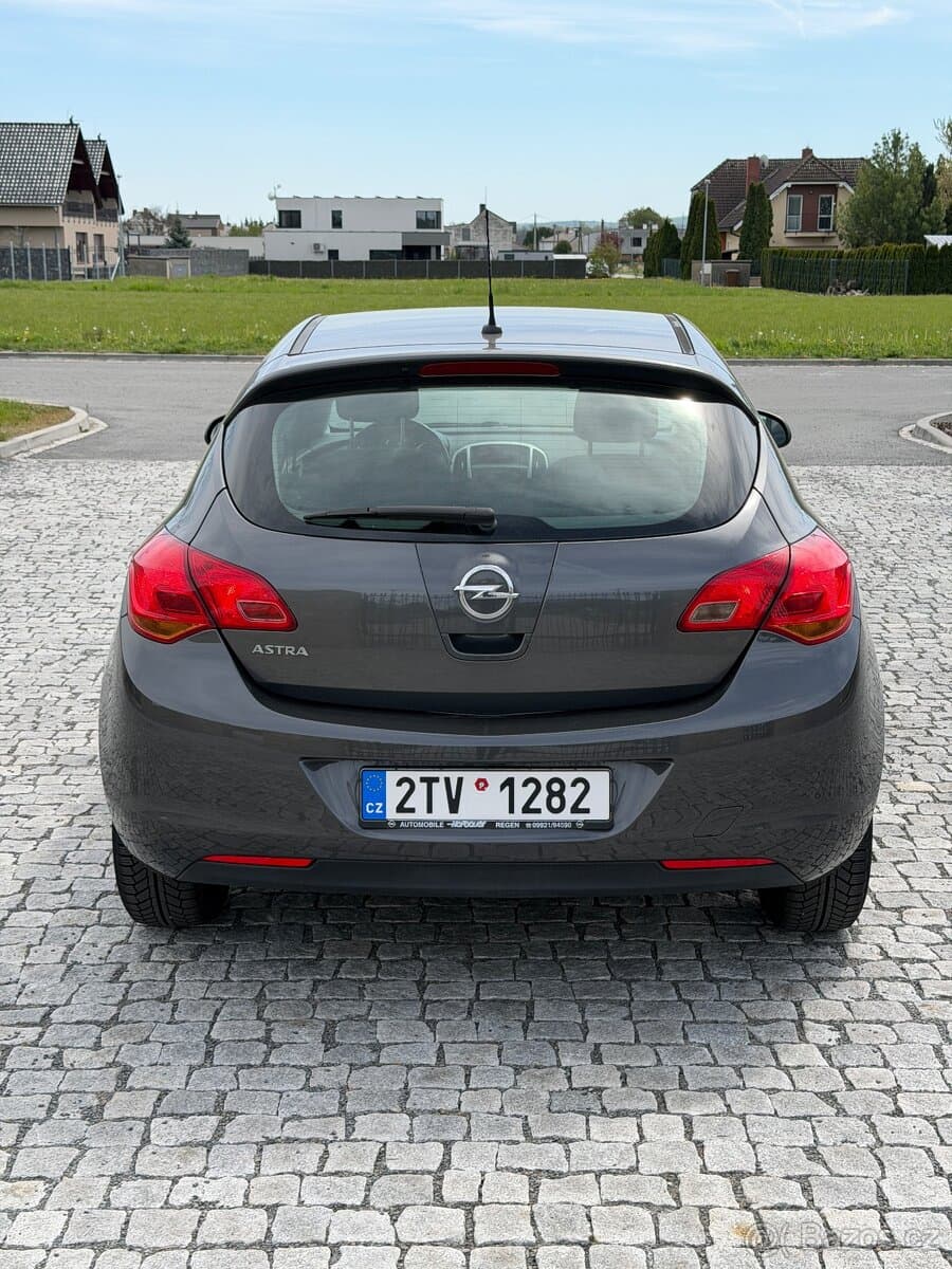 2010 Opel ASTRA - 9