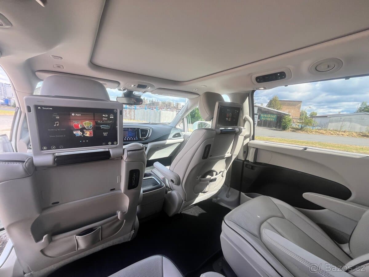 2018 Chrysler PACIFICA - 9