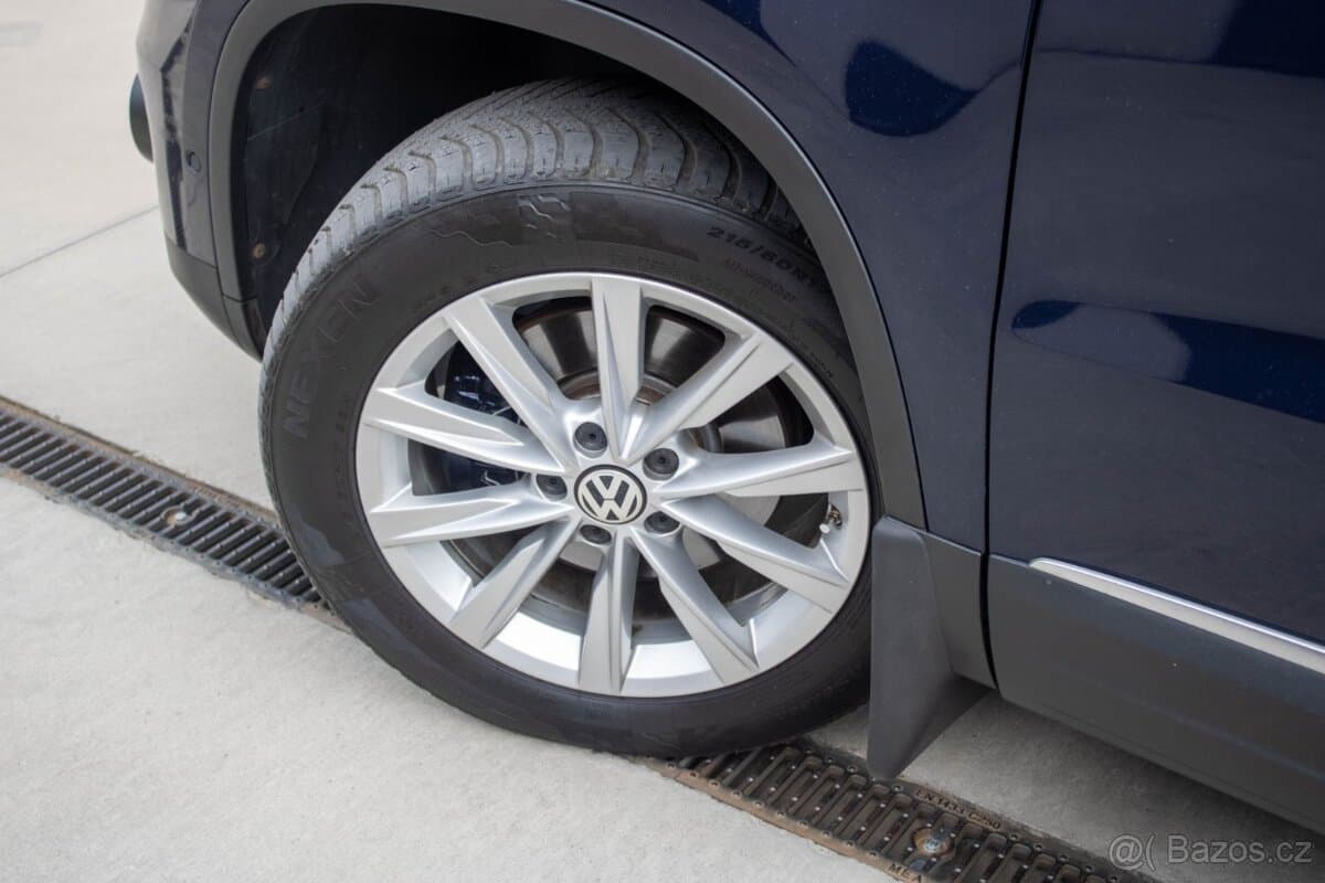 2011 Volkswagen TIGUAN - 9