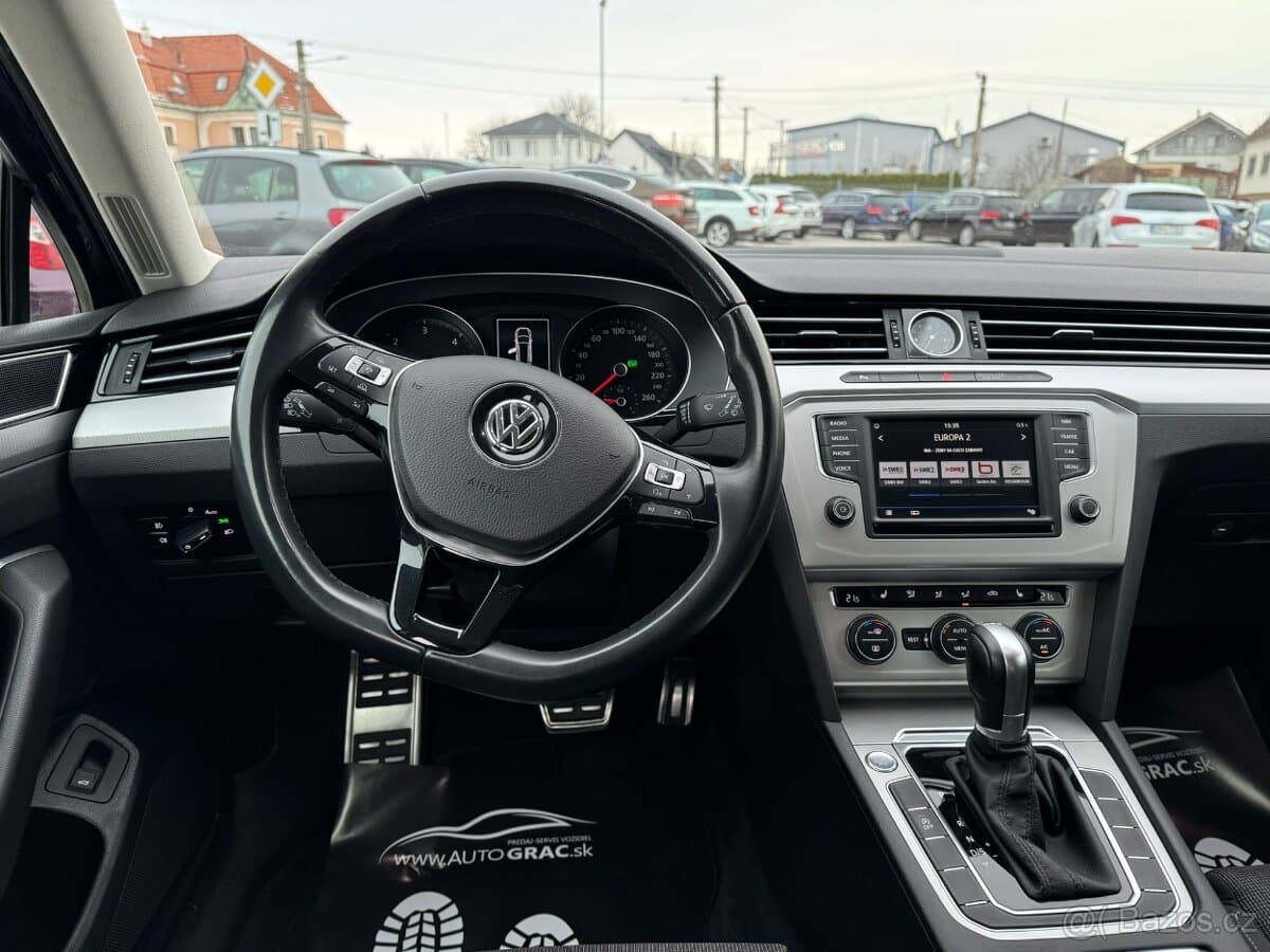 2016 Volkswagen PASSAT - 9