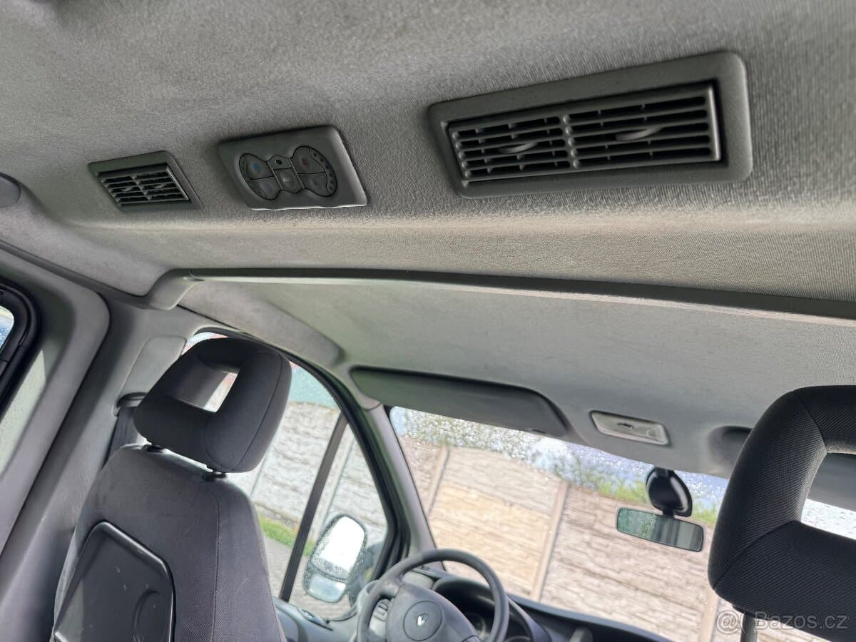 2011 Renault TRAFIC - 9