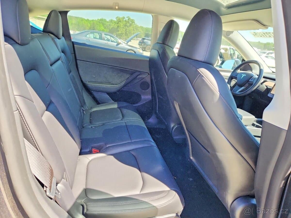 2024 Tesla MODEL Y - 9