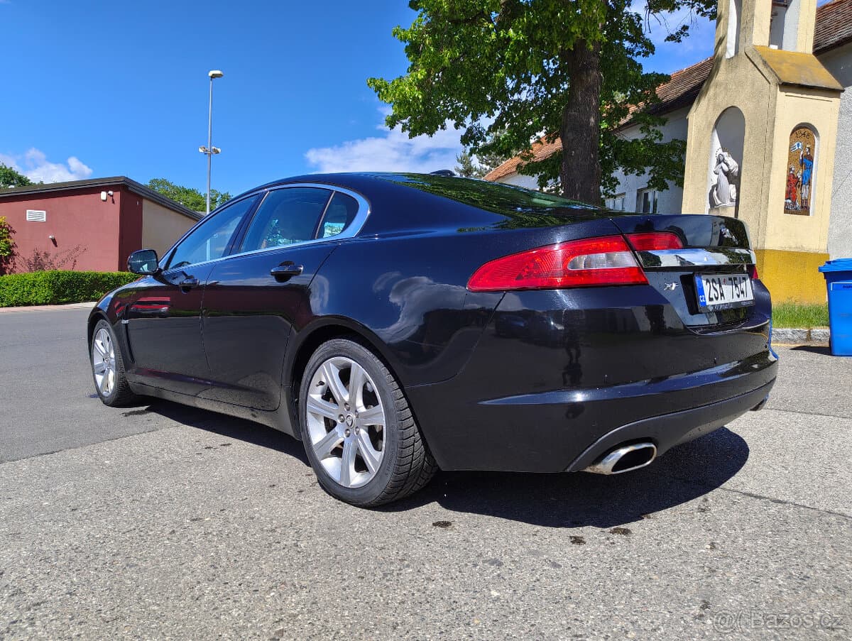 2009 Jaguar XF - 9