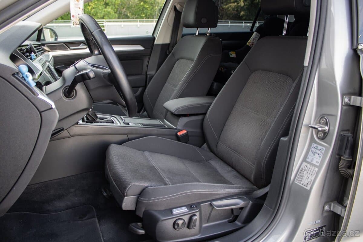 2015 Volkswagen PASSAT - 9