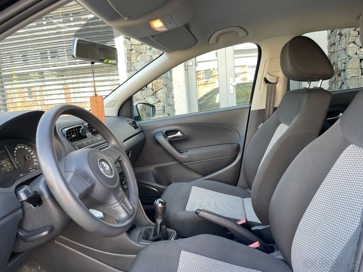 2012 Volkswagen POLO - 9