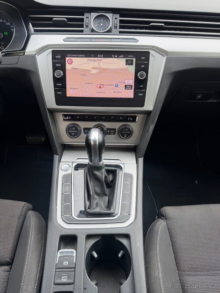 2019 Volkswagen PASSAT - 9