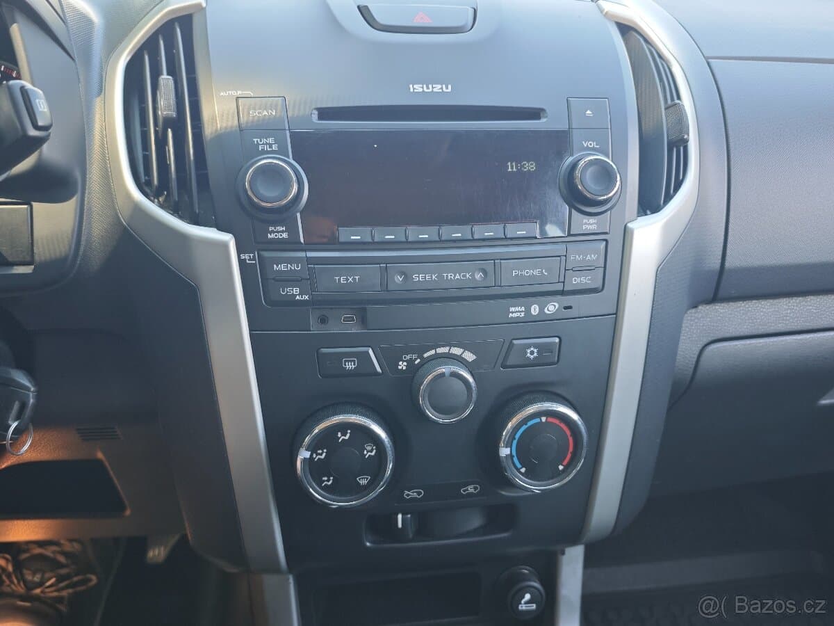 2015 Isuzu D-MAX - 9