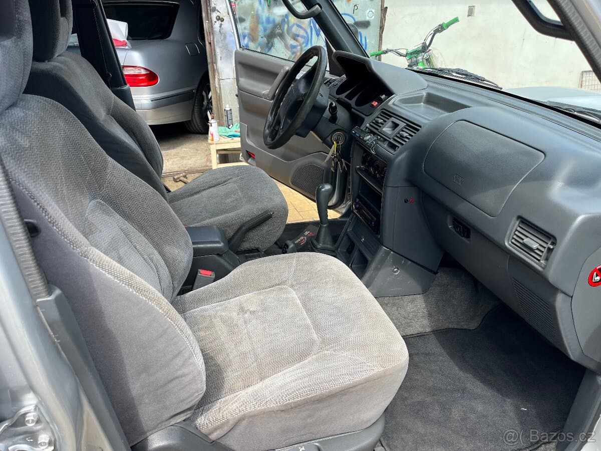 2003 Mitsubishi PAJERO - 9