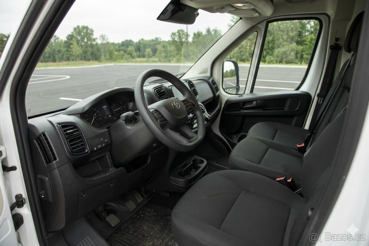 2025 Toyota PROACE - 9