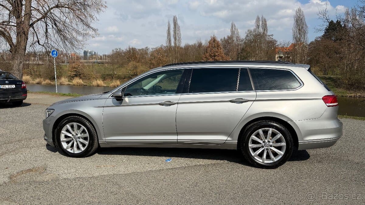 2015 Volkswagen PASSAT - 9