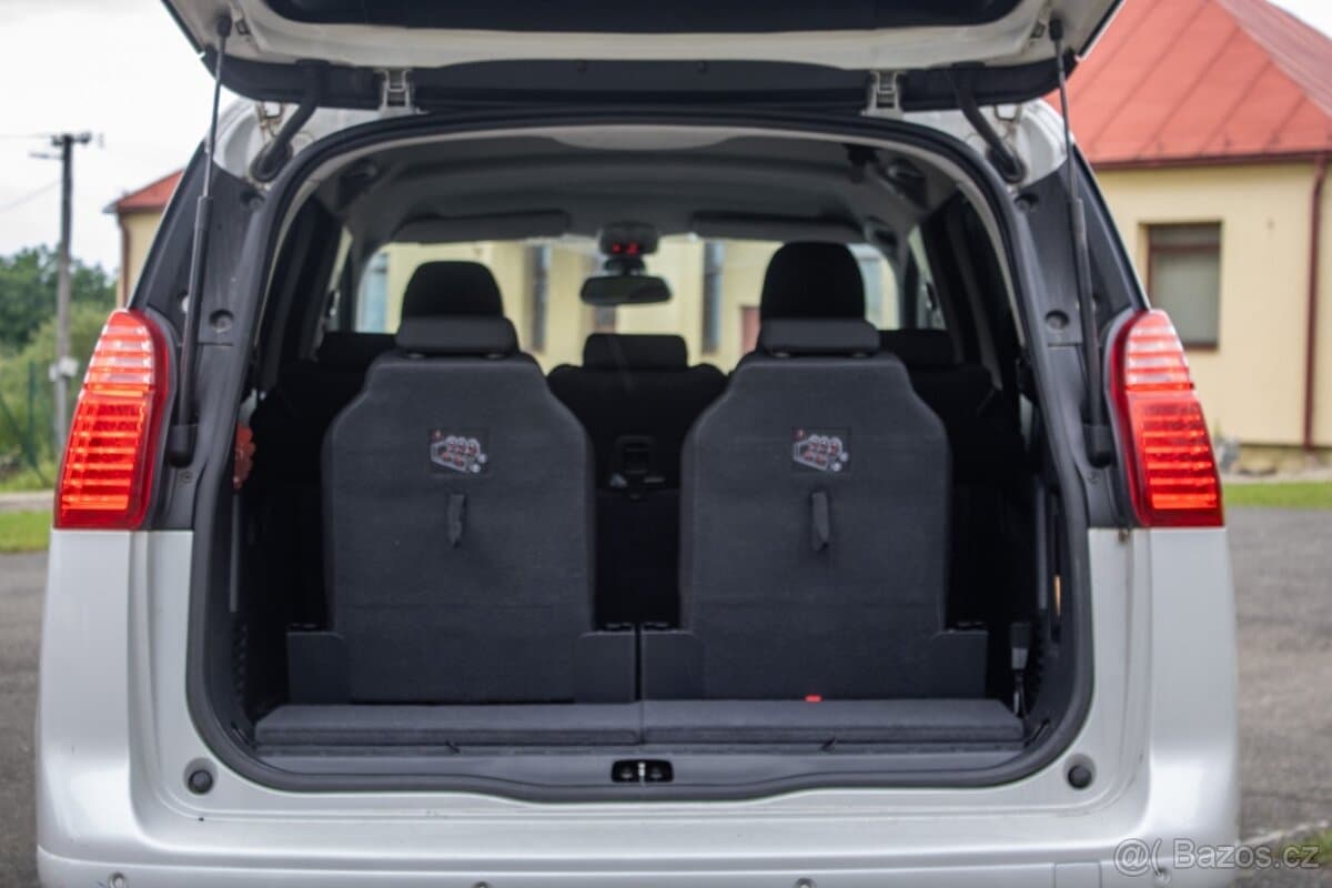 2011 Peugeot 5008 - 9