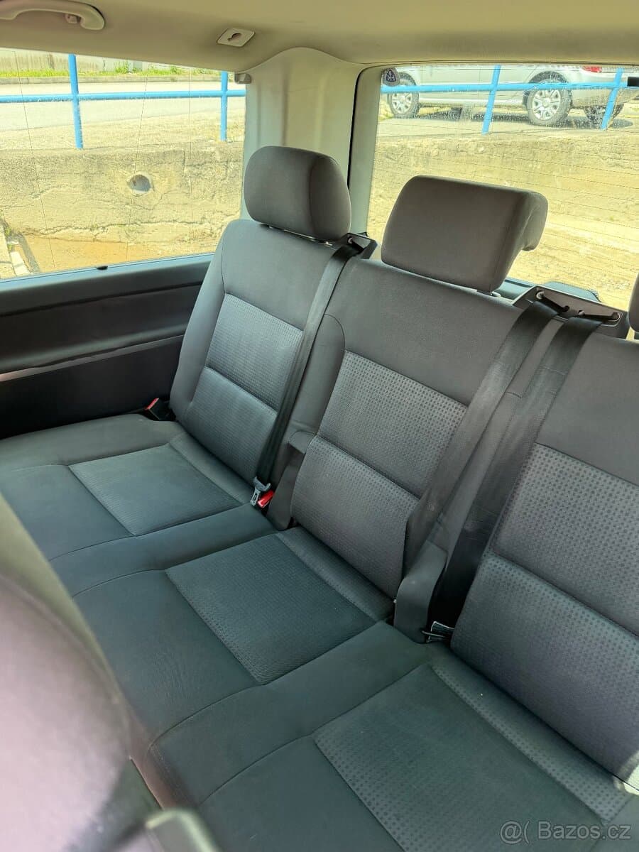 Volkswagen MULTIVAN - 9