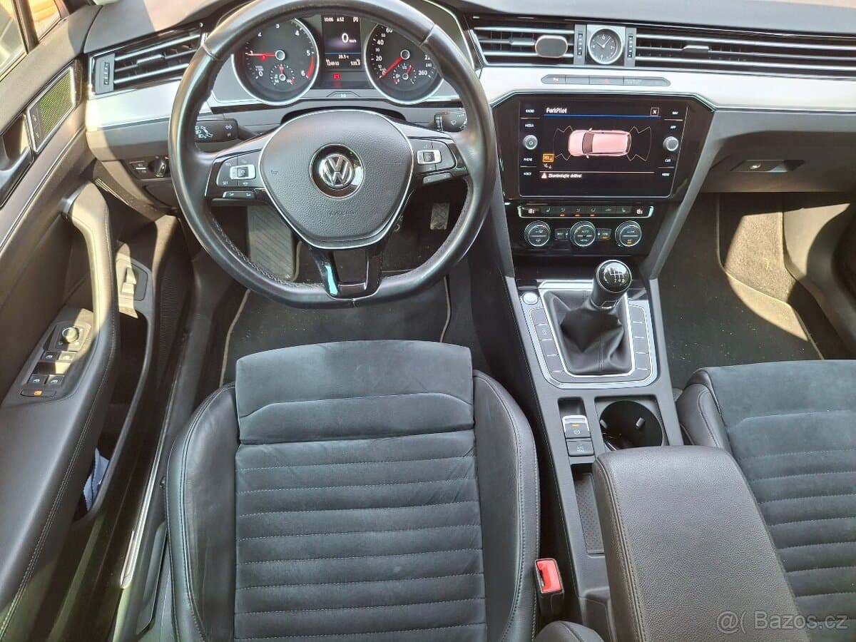 2019 Volkswagen PASSAT - 9