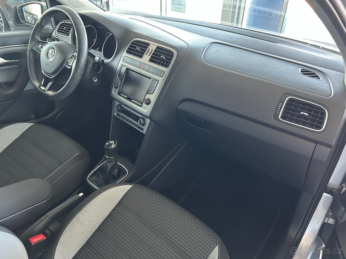 2016 Volkswagen POLO - 9