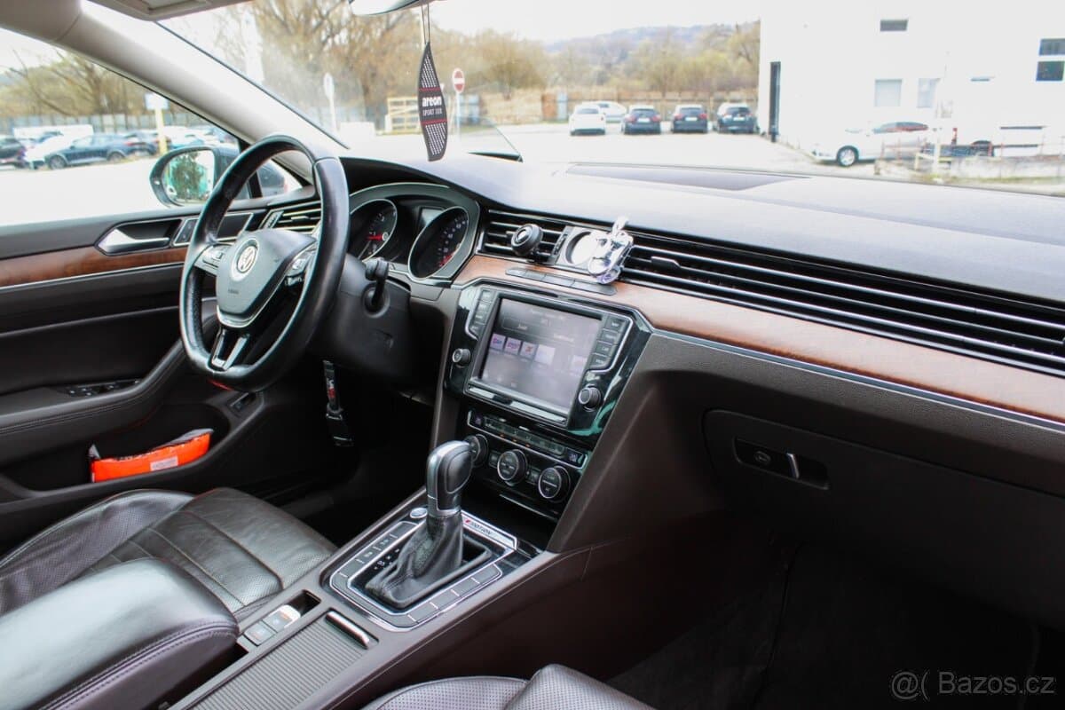 2016 Volkswagen PASSAT - 9