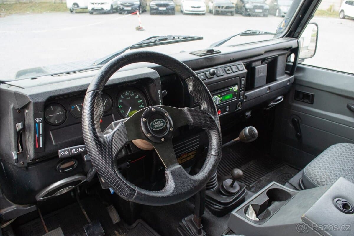 2002 Land Rover DEFENDER - 9