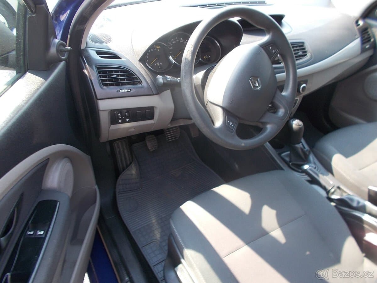 2010 Renault MEGANE - 9