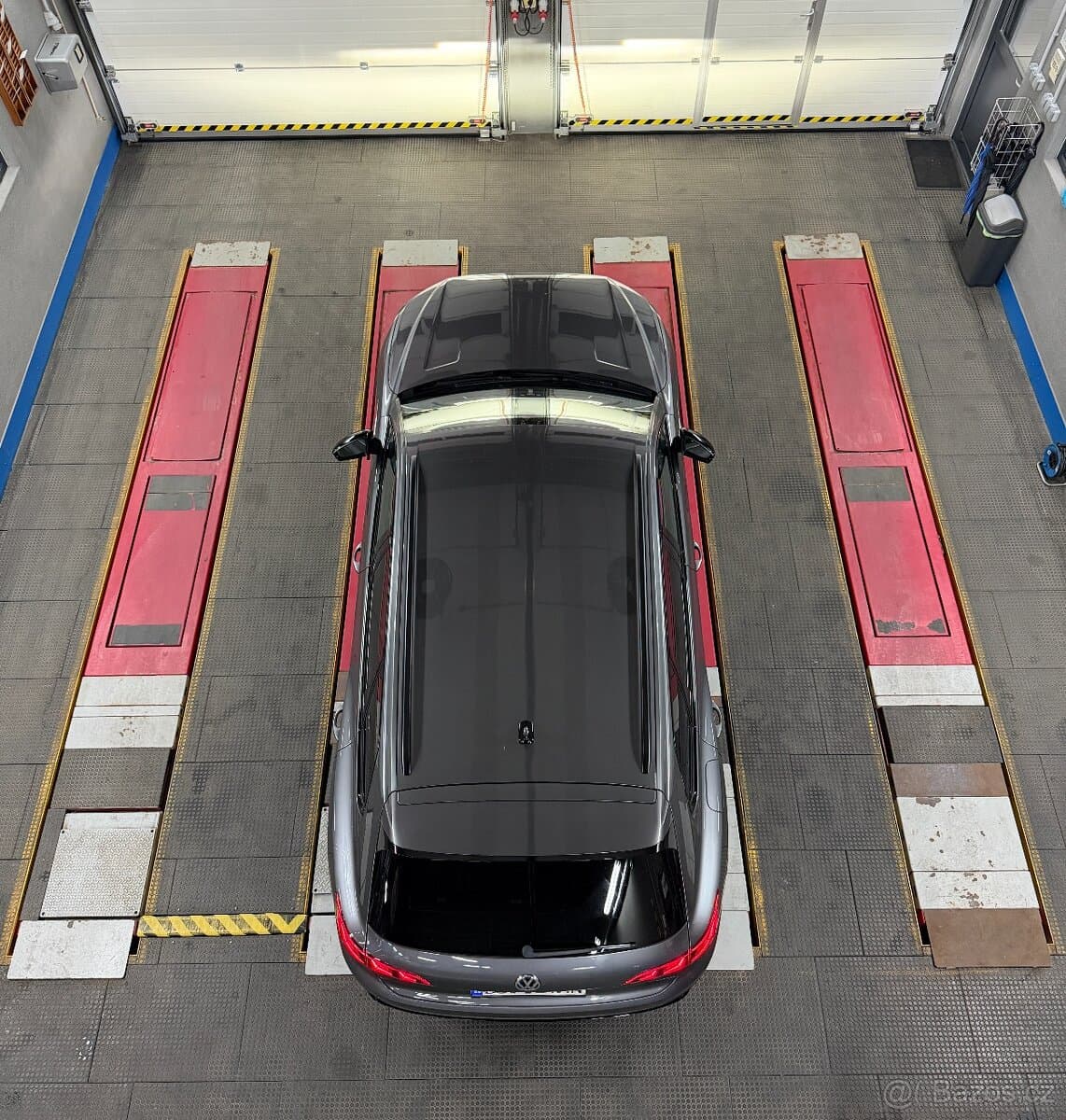 2019 Volkswagen TOUAREG - 9