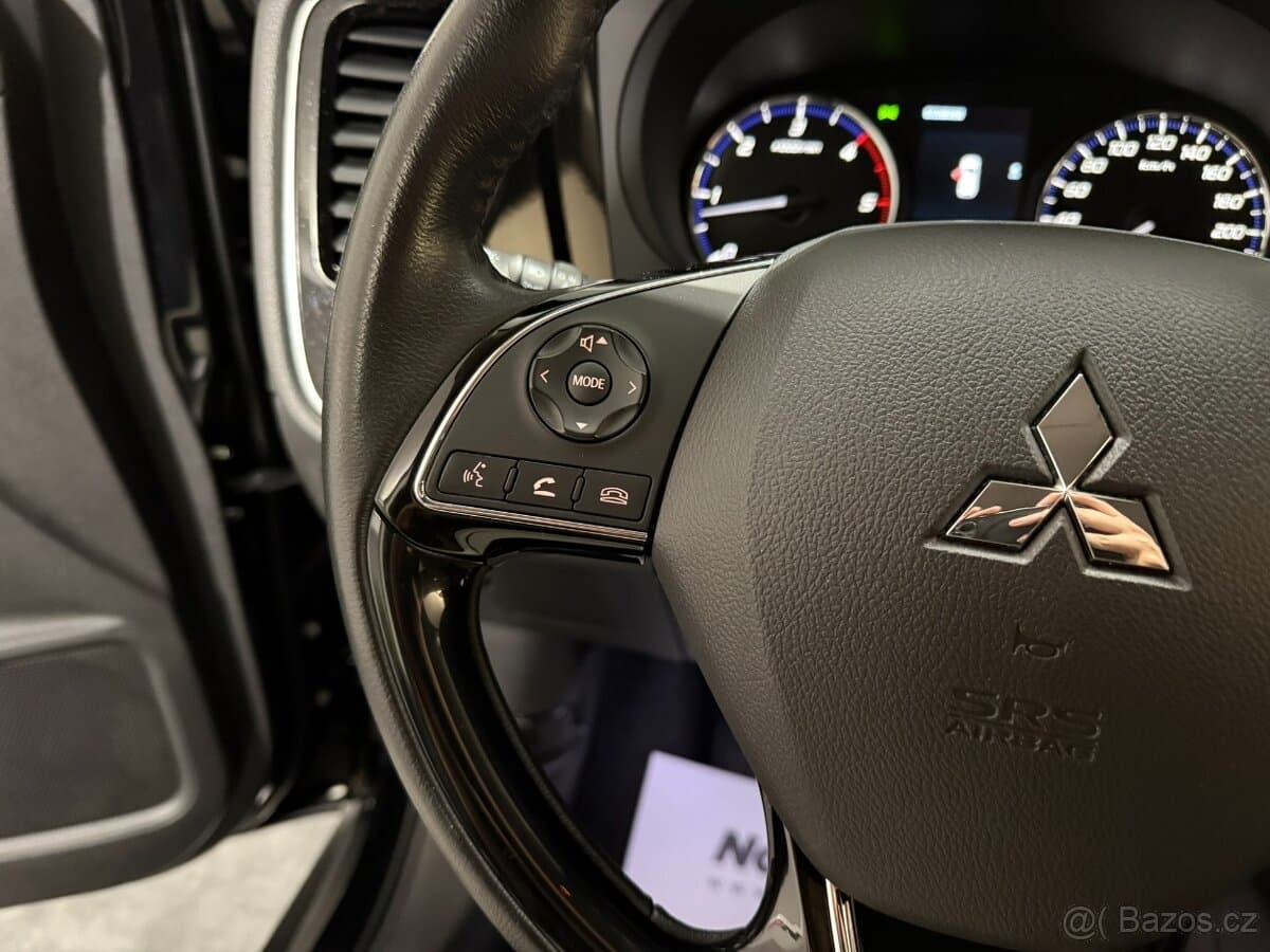 2017 Mitsubishi OUTLANDER - 9