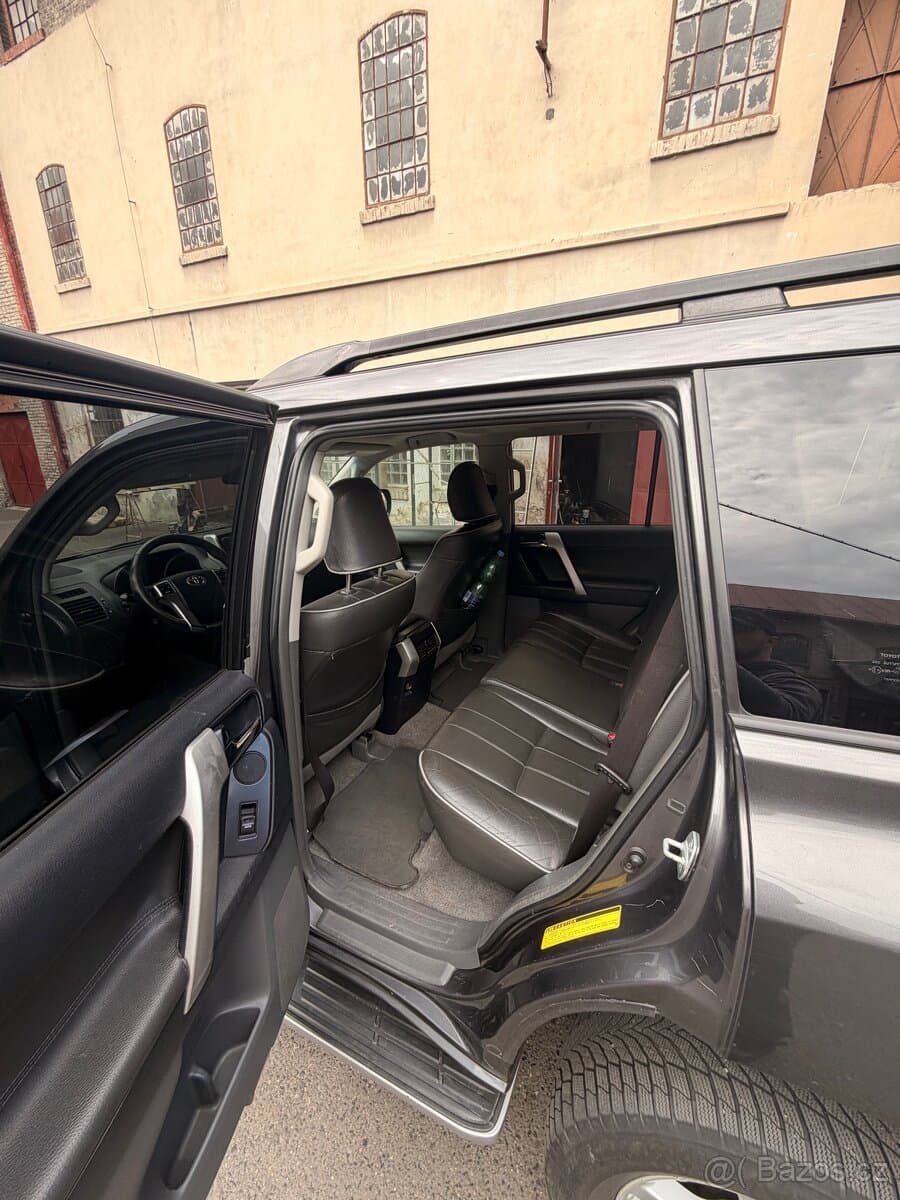 2012 Toyota LAND CRUISER - 9
