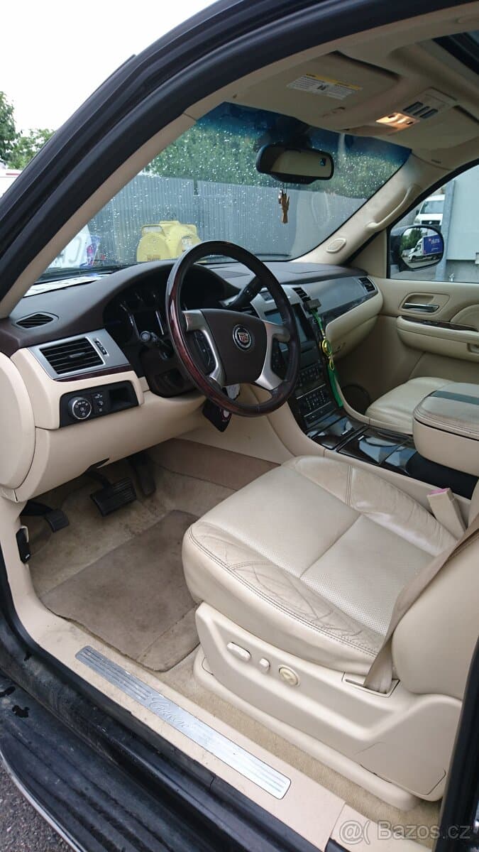 2008 Cadillac ESCALADE - 9