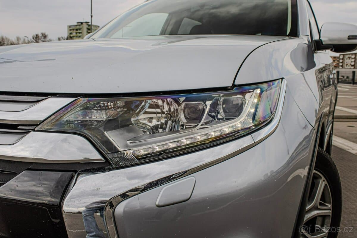 2016 Mitsubishi OUTLANDER - 9