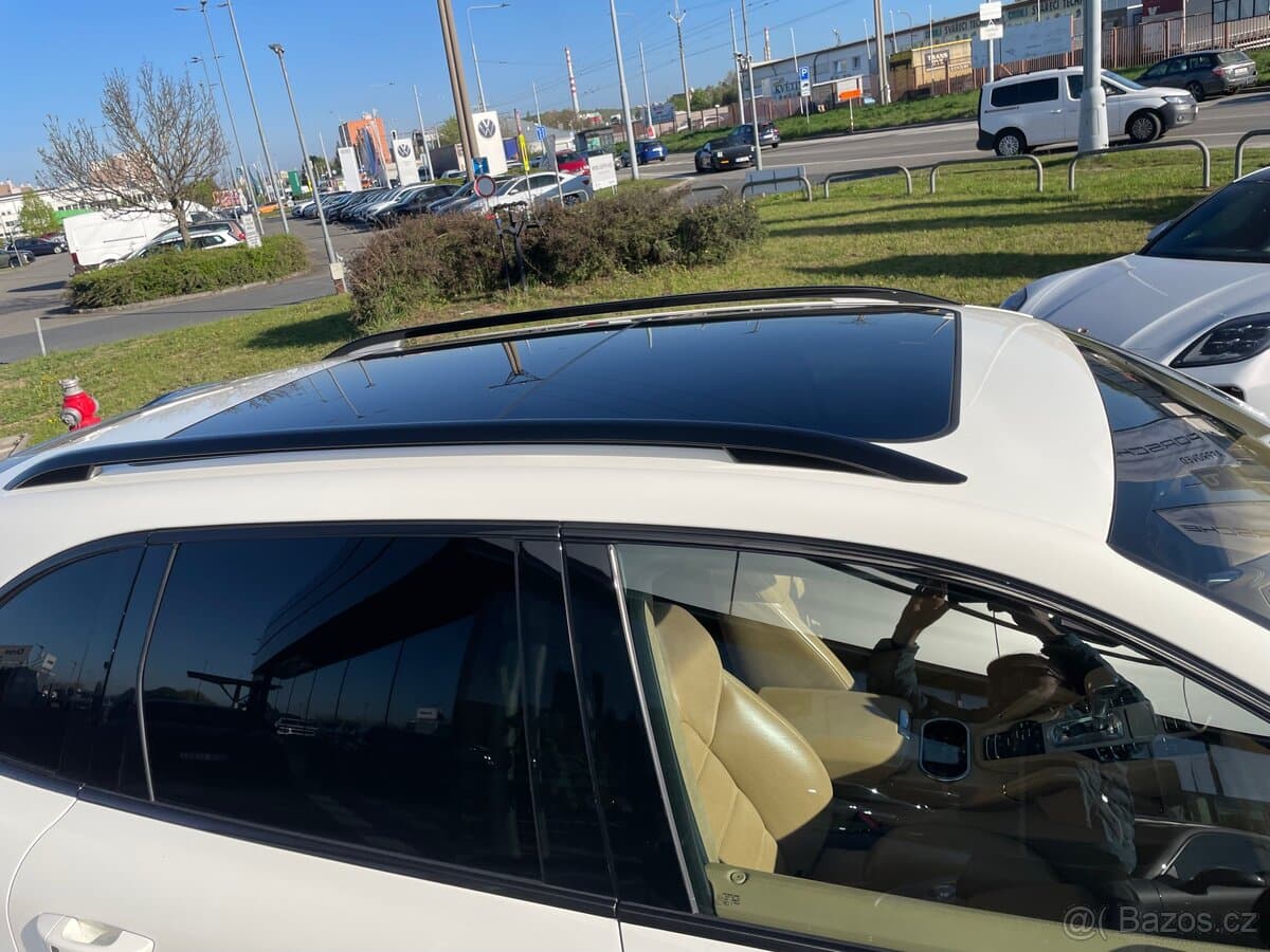 2012 Porsche CAYENNE - 9