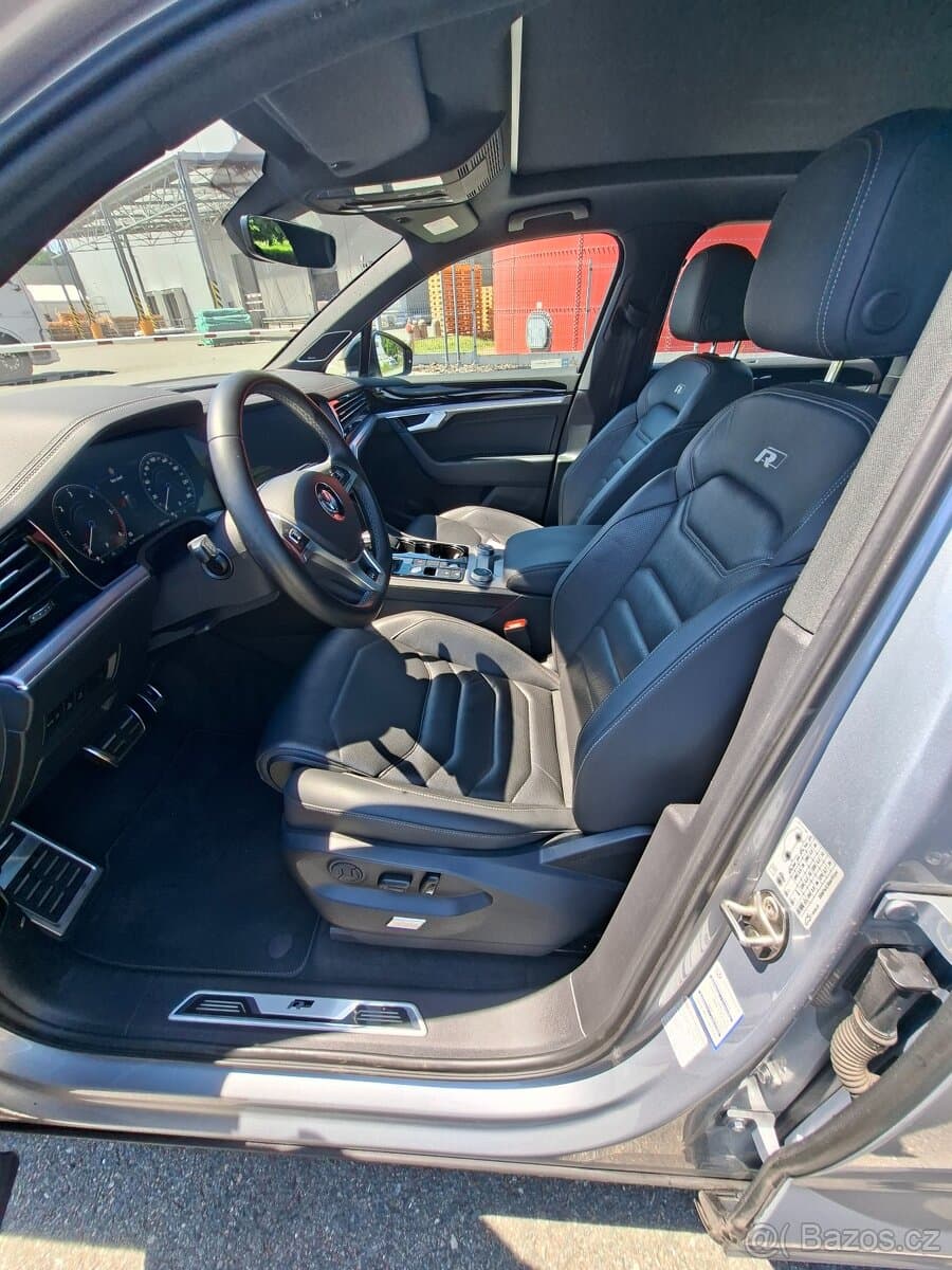 2019 Volkswagen TOUAREG - 9