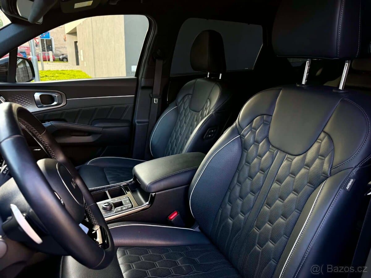 2023 Kia SORENTO - 9