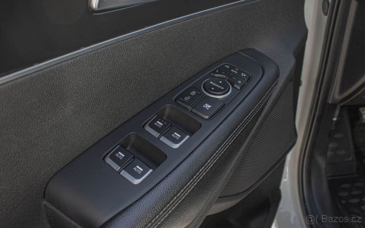 2017 Kia SORENTO - 9