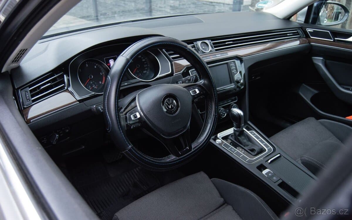 2016 Volkswagen PASSAT - 9