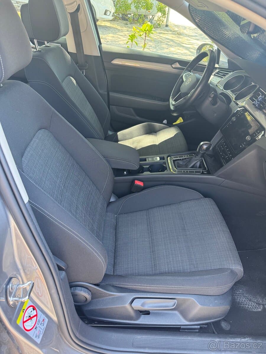 2021 Volkswagen PASSAT - 9