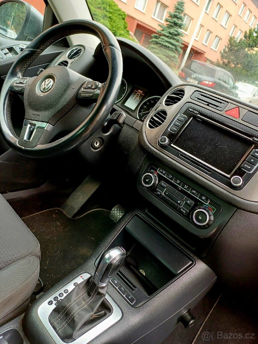 2011 Volkswagen TIGUAN - 9