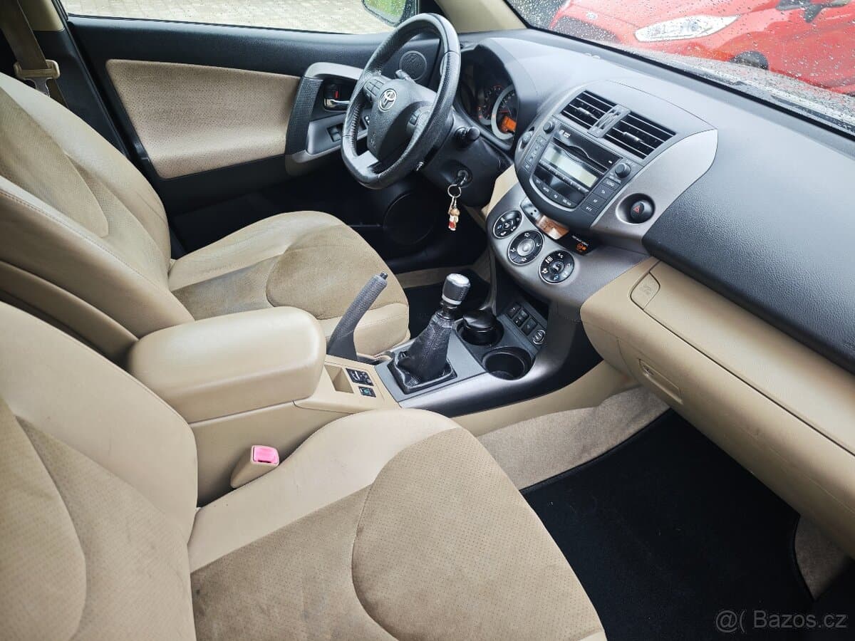 2011 Toyota RAV4 - 9