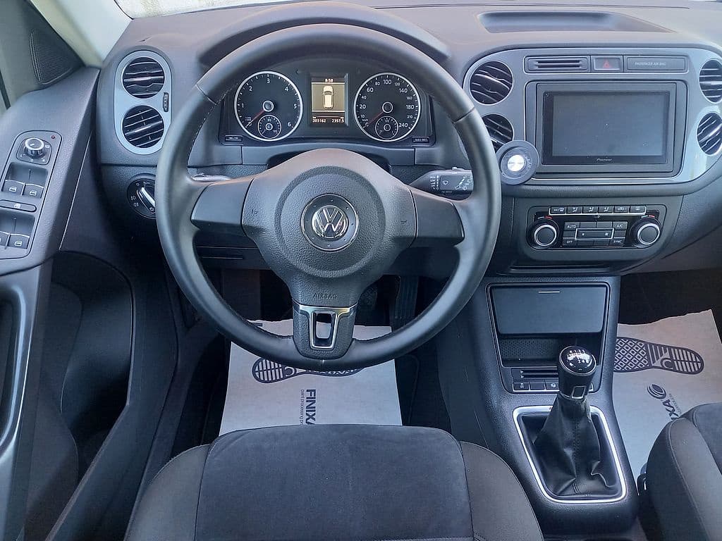 2012 Volkswagen TIGUAN - 9