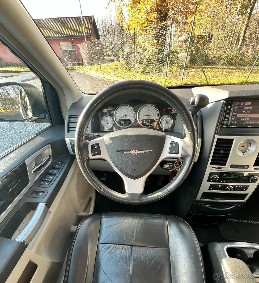 2011 Chrysler VOYAGER - 9