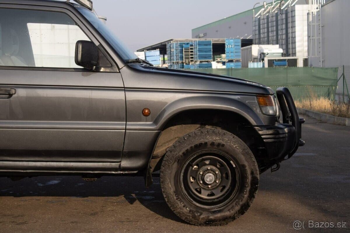 1996 Mitsubishi PAJERO - 9