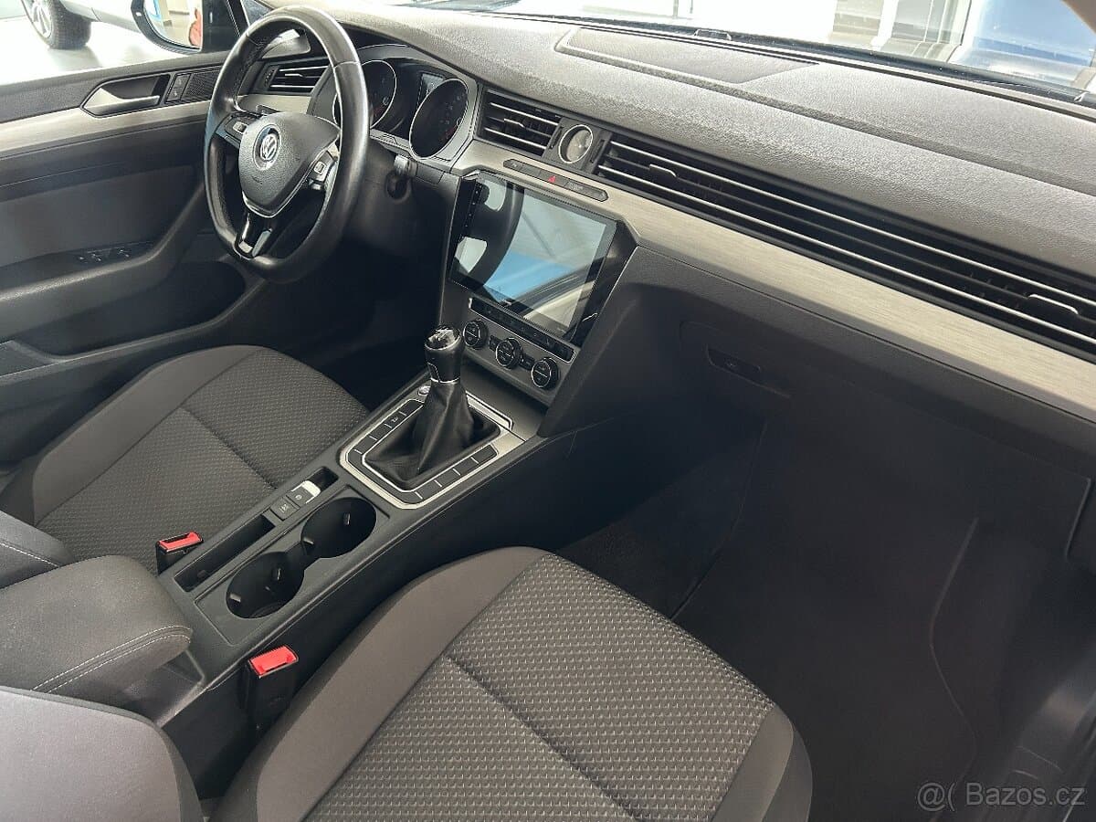 Volkswagen PASSAT - 9