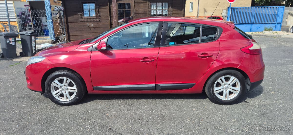 2011 Renault MEGANE - 9