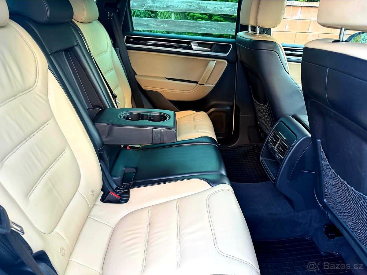 2013 Volkswagen TOUAREG - 9
