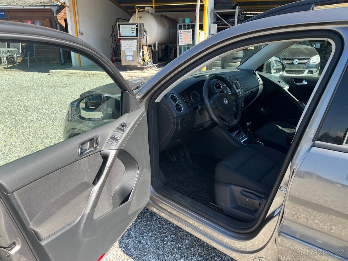 2008 Volkswagen TIGUAN - 9