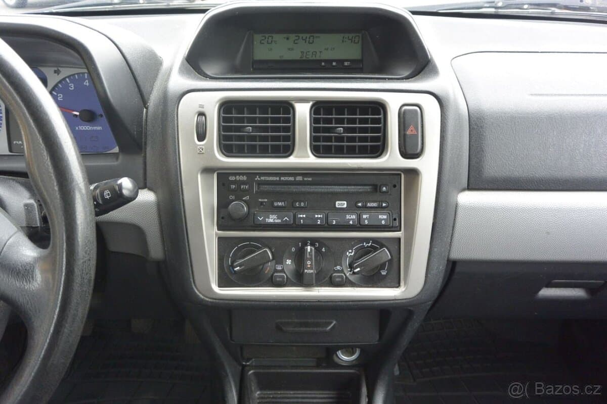 2004 Mitsubishi PAJERO - 9